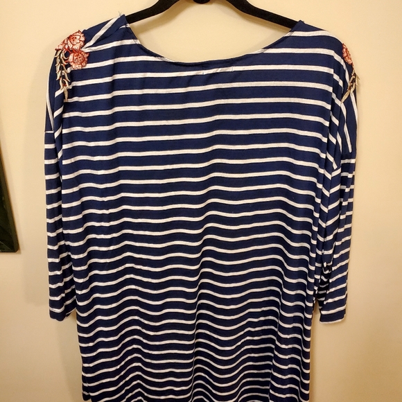 Womens striped floral detail blouse. Hi-low tunic style. - Picture 2 of 4